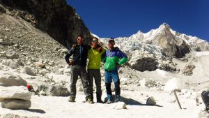 APERTURA DE BIHÂNA AL LANDUNG, 6357M. HIMALAYA. NEPAL. SUMMA MOUNTAIN GUIDES. PABLO RUIZ, JESUS IBARZ Y EDUARDO RECIO