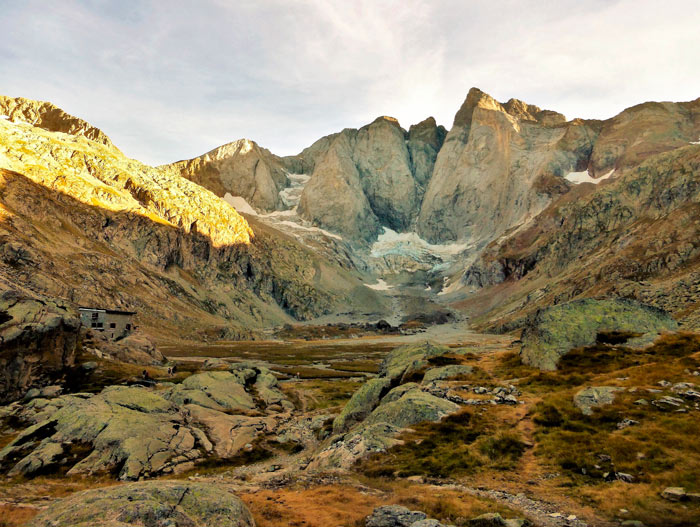 Ascensión del Vignemale con guía de montaña. Tresmiles del Pirineo. Summa Mountain Guides