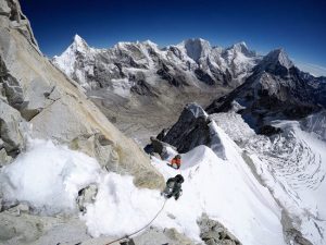 APERTURA DE BIHÂNA AL LANDUNG, 6357M. HIMALAYA. NEPAL. SUMMA MOUNTAIN GUIDES. PABLO RUIZ, JESUS IBARZ Y EDUARDO RECIO