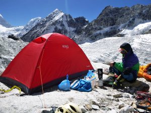 APERTURA DE BIHÂNA AL LANDUNG, 6357M. HIMALAYA. NEPAL. SUMMA MOUNTAIN GUIDES. PABLO RUIZ, JESUS IBARZ Y EDUARDO RECIO