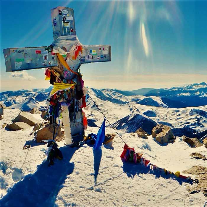 Ascensión del Aneto, 3404 metros, en esquís de travesía con guía de montaña. Summa Mountain Guides