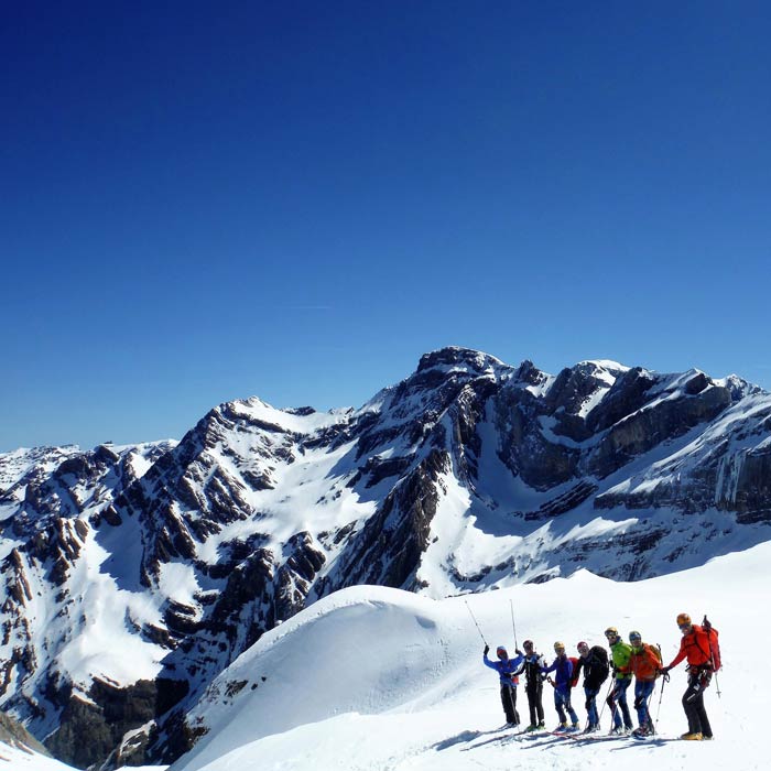 Alta ruta Panticosa-Vignemale en esquís de travesía con guía de montaña. Summa Mountain Guides