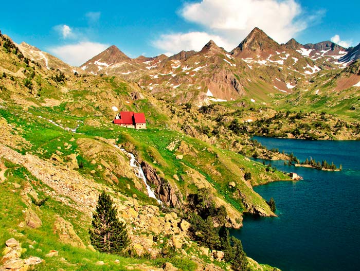 FOTO-PRINCIPAL-ASCENSIONES-TREKKINGS-1-2-DIAS-PIRINEOSprincipal Trekkings y ascensiones en Pirineos con guía de montaña. Aneto, Vignemale, Monte Perdido, etc. Summa Mountain Guides