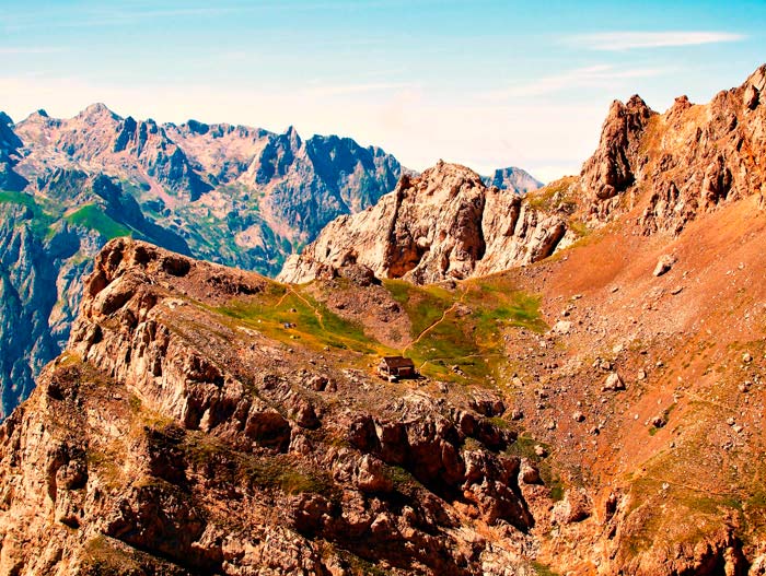 FOTO-PRINCIPAL-picos-europa-principal Trekkings y ascensiones en Picos de Europa y Cordillera Cantábrica con guía de montaña. Summa Mountain Guides