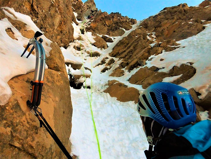 Escalada de corredores invernales en Picos de Europa y Cordillera Cantábrica con guía de montaña. Summa Mountain Guides