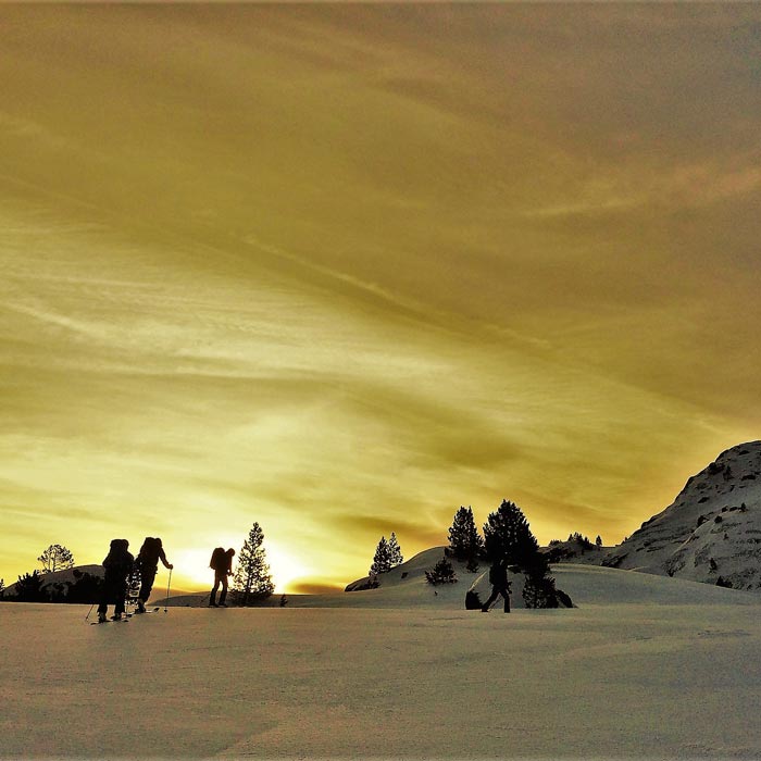 Ascensión al Cordier y Pico del Alba en esquís de travesía con guía de montaña. Summa Mountain Guides