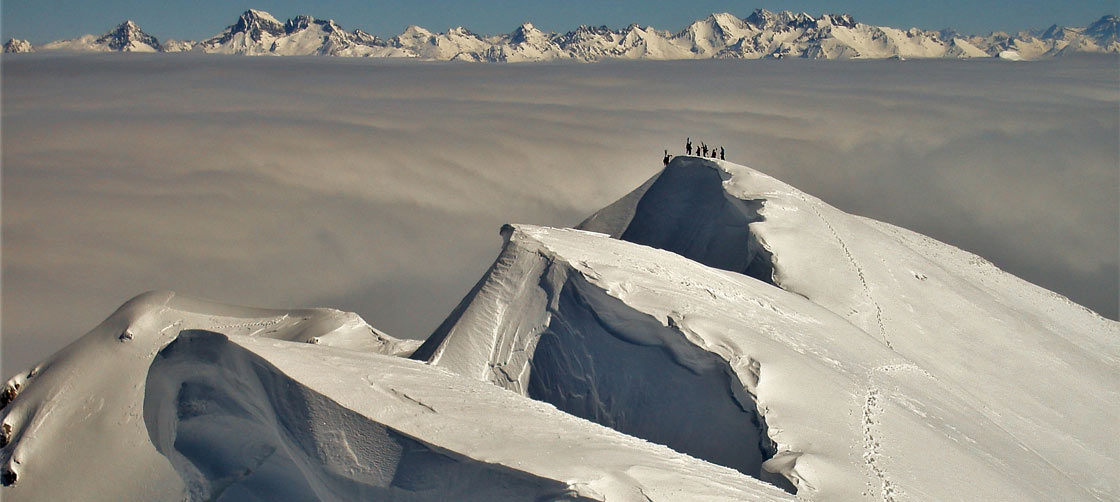 ascension-otras-cumbres-pirineo-esqui-principal Ascensión de cumbres del Pirineo en esquís de travesía con guía de montaña. Summa Mountain Guides