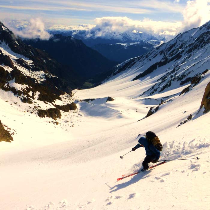 Ascensión al Perdiguero en esquís de travesía con guía de montaña. Summa Mountain Guides