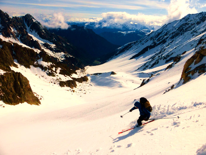 ascension-perdiguero-esqui-principal Ascensión al Perdiguero en esquís de travesía con guía de montaña. Summa Mountain Guides