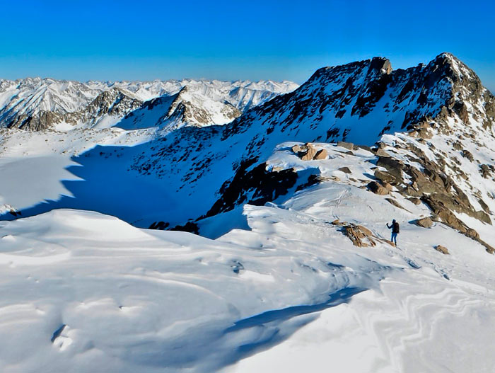 ascension-pico-tempestades-esqui-principal Ascensión al pico Tempestades en esquís de travesía con guía de montaña. Summa Mountain Guides