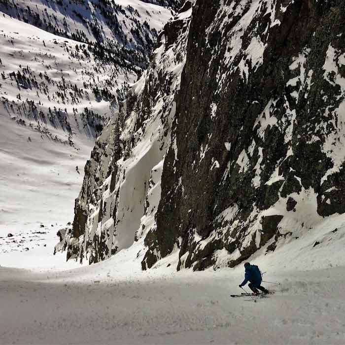 Ascensión al Posets en esquís de travesía con guía de montaña. Summa Mountain Guides