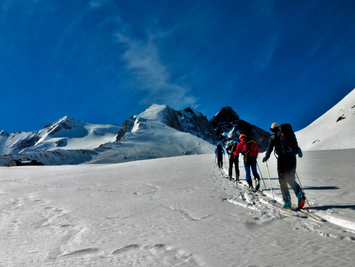 ascension-vignemale-esqui-principal Ascensión al Vignemale en esquís de travesía con guía de montaña. Summa Mountain Guides