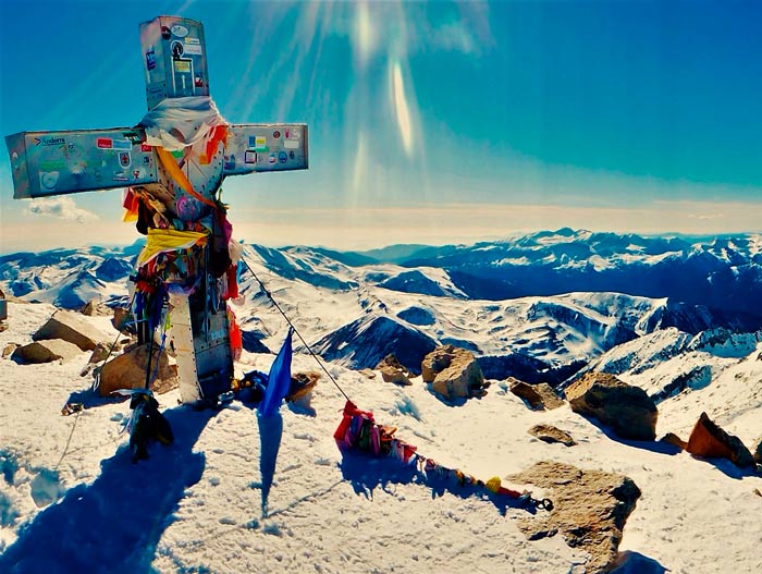 ascensiones-invernales-principal Ascensiones invernales en Pirineos y Cordillera Cantábrica con guía de montaña. Summa Mountain Guides
