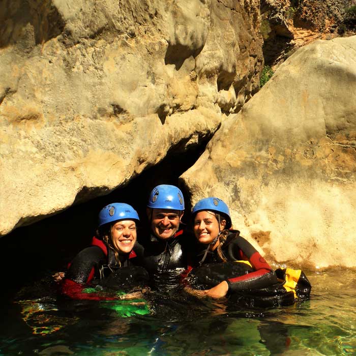 Barranquismo en Sierra de Guara y Pirineos. Barranco Petit Mascún con guía de barrancos. Summa Mountain Guides
