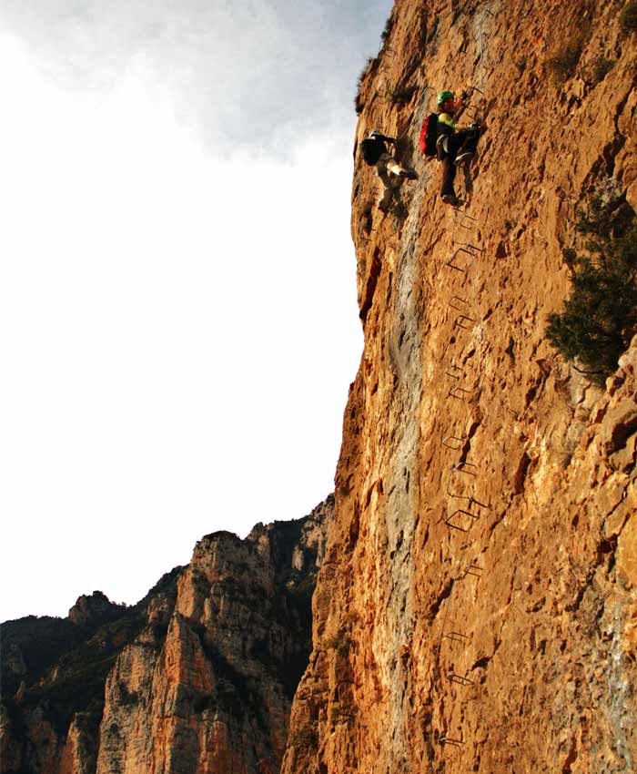 ferrata-foradada-toscar-PRINCIPAL Vía ferrata de Foradada del Toscar con guía de montaña. Summa Mountain Guides