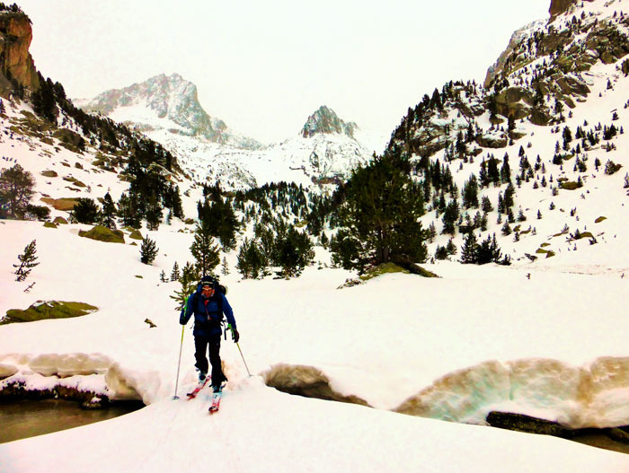 tuca-literola-esqui-principal Ascensión a la Tuca Literola en esquís de travesía con guía de montaña. Summa Mountain Guides