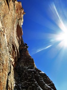 APERTURA DE «MUKTI». SHARUMGA TOWER, 5200M. HIMALAYA. INDIA. POR PABLO RUIZ Y ALBERTO URTASUN. SUMMA MOUNTAIN GUIDES.