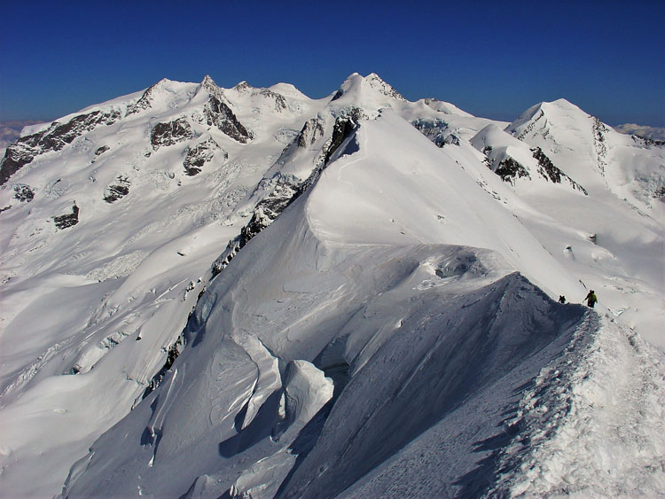 ALPES-VERANO-PROGRAMA-MONTE-ROSA-SUMMA-MOUNTAIN-GUIDES Alpes. Ascensión de cuatromiles del Monte Rosa en verano con guía de montaña. Summa Mountain Guides