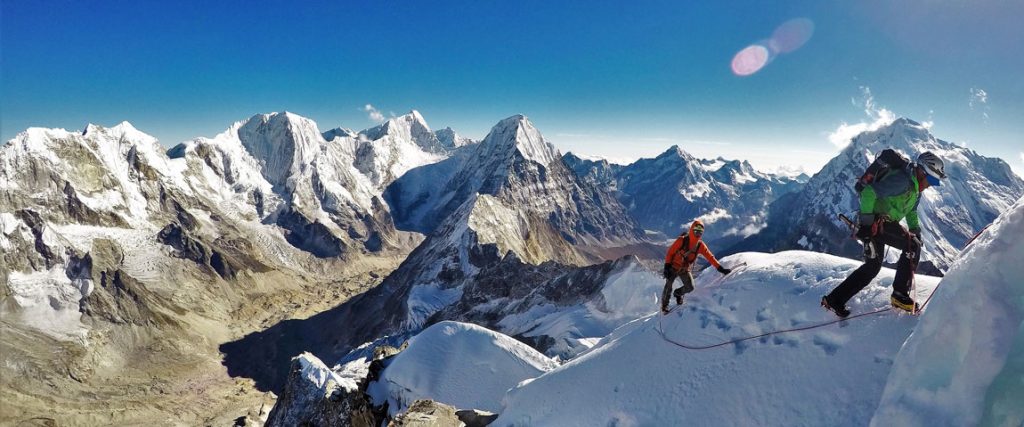 APERTURA DE BIHÂNA AL LANDUNG, 6357M. HIMALAYA. NEPAL. SUMMA MOUNTAIN GUIDES. PABLO RUIZ, JESUS IBARZ Y EDUARDO RECIO