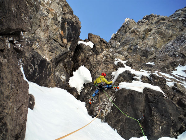 PABLO-RUIZ-APERTURA-SHIMA-L6-M6-IV+-SUMMA-MOUNTAIN-GUIDES